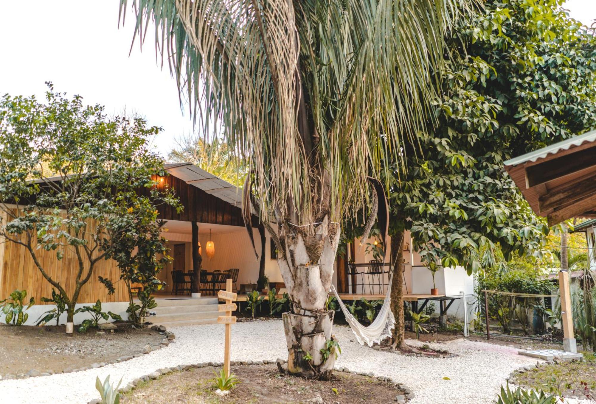 Cuatro Vientos Lodge & Apartments - Mal Pais, Costa Rica Playa Santa Teresa  Exterior photo