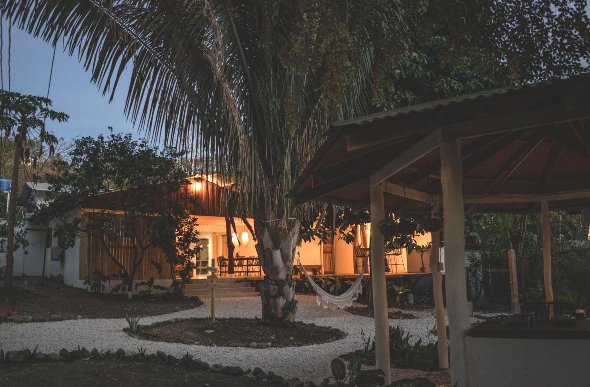 Cuatro Vientos Lodge & Apartments - Mal Pais, Costa Rica Playa Santa Teresa  Exterior photo