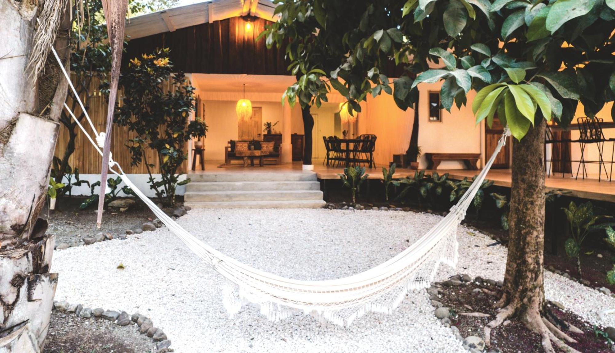 Cuatro Vientos Lodge & Apartments - Mal Pais, Costa Rica Playa Santa Teresa  Exterior photo